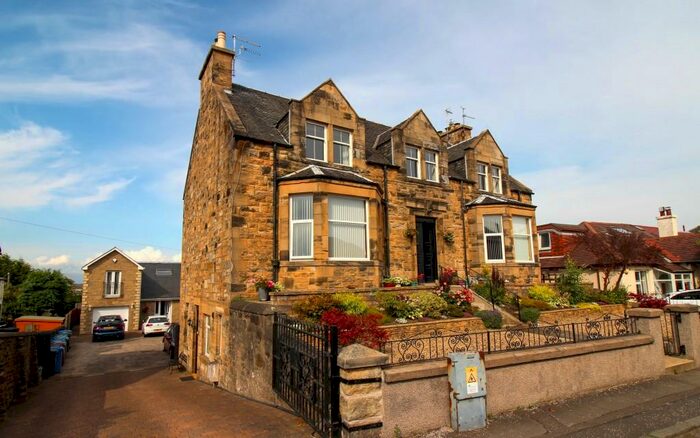 2 Bedroom Flat To Rent In Weir Street, Falkirk, FK1