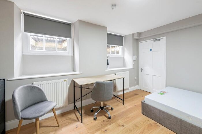 1 Bedroom Flat To Rent In Monmouth Place, Bath, BA1