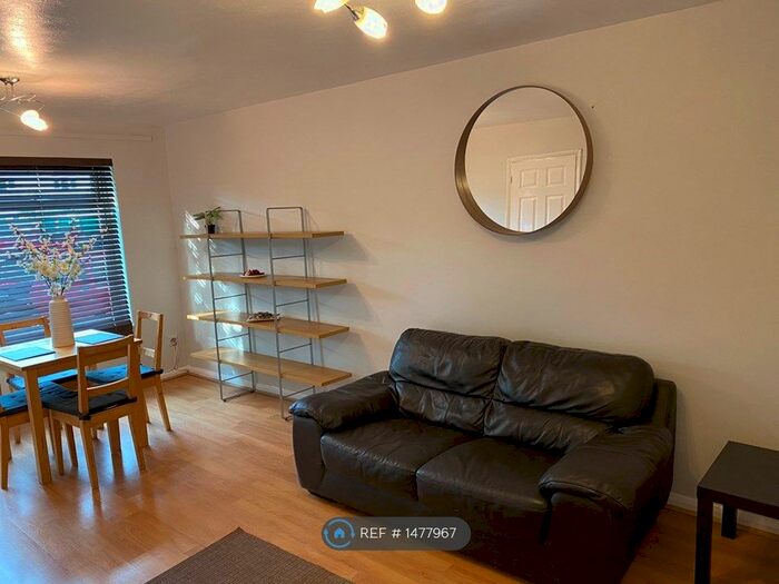 1 Bedroom Flat To Rent In The Poplars, Pinner, HA5