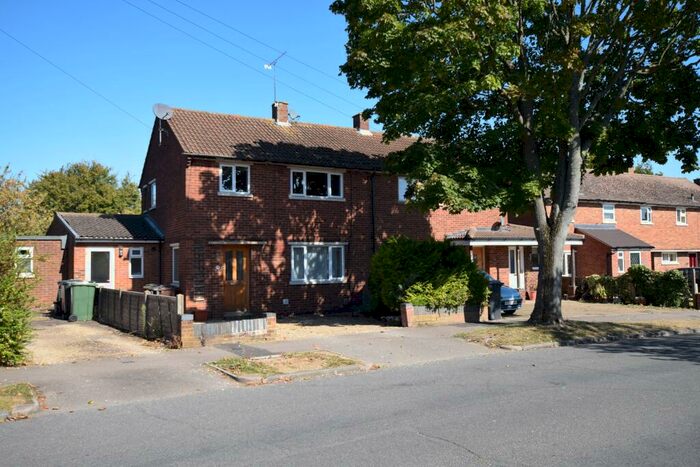 3 Bedroom Semi-Detached House To Rent In Cavan Drive, St Albans, AL3