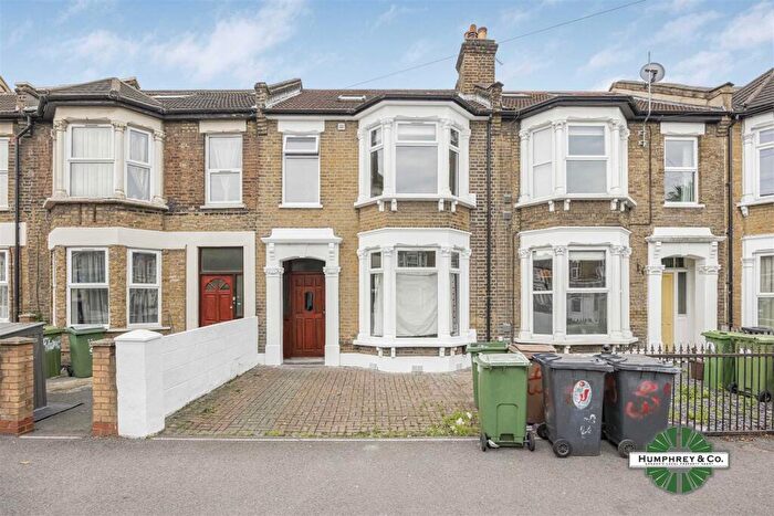 4 Bedroom House To Rent In Grove Green Road, Leytonstone, E11