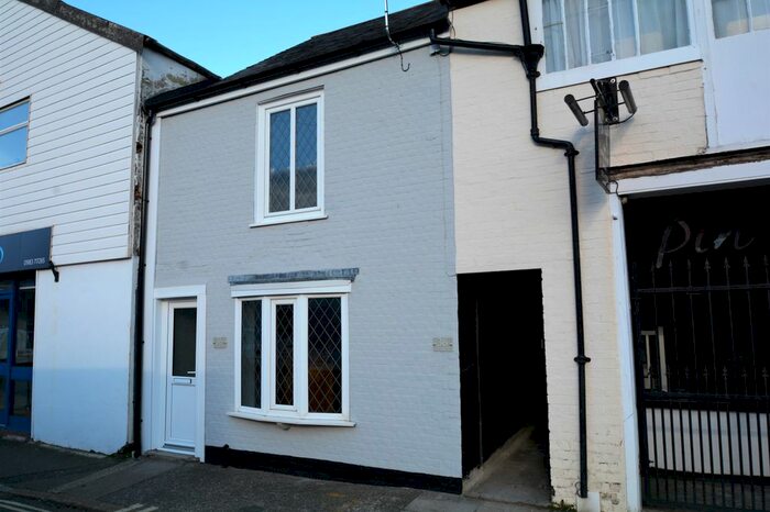 2 Bedroom Semi-Detached House To Rent In Orchard Street, Newport, PO30