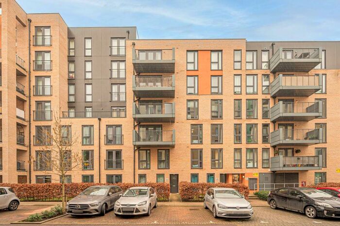 2 Bedroom Flat To Rent In Needleman Close, Barnet, London, NW9