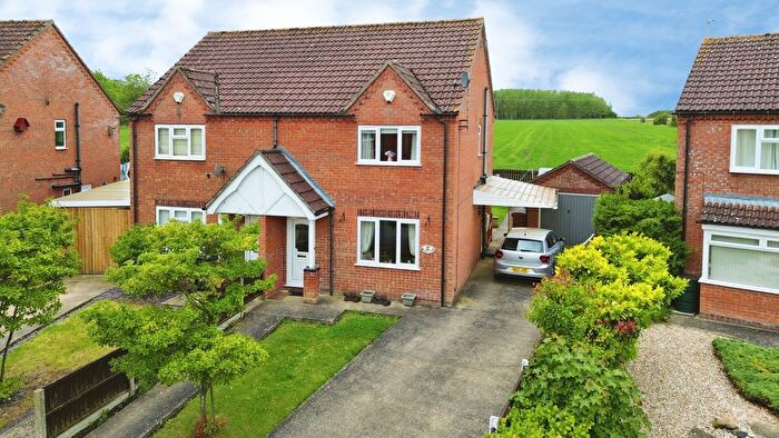 3 Bedroom Semi-Detached House For Sale In Bayfield Road, Timberland, LN4