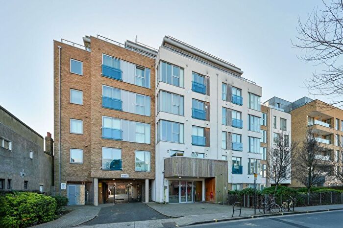 2 Bedroom Flat To Rent In Glenthorne Road, Hammersmith, London, W6