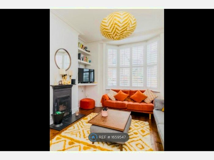 3 Bedroom Terraced House To Rent In Queen's Park Road, Brignton, BN2