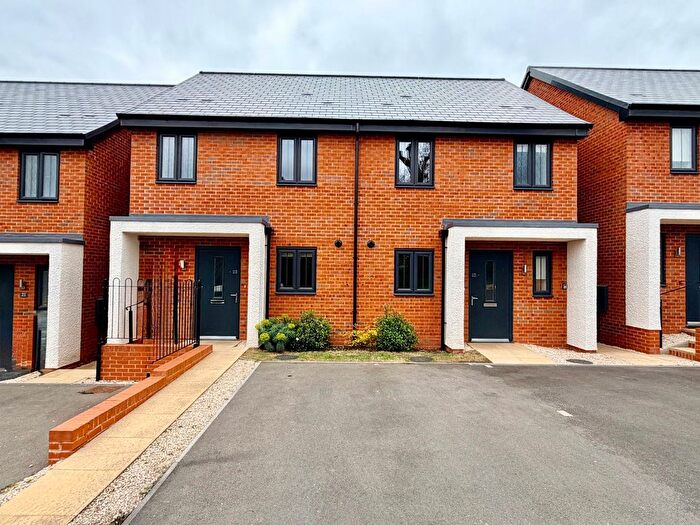 3 Bedroom Semi-Detached House To Rent In Crabtree Hill Drive, Derby, Derbyshire, DE22