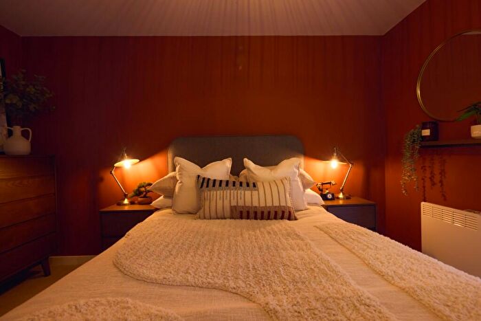 2 Bedroom Apartment To Rent In Aston Place, Birmingham, B1