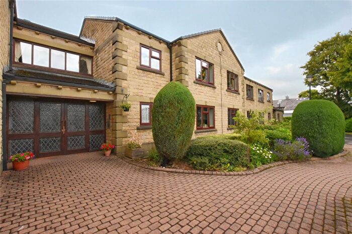 2 Bedroom Flat For Sale In Lowry Court, Hyde, Greater Manchester, SK14
