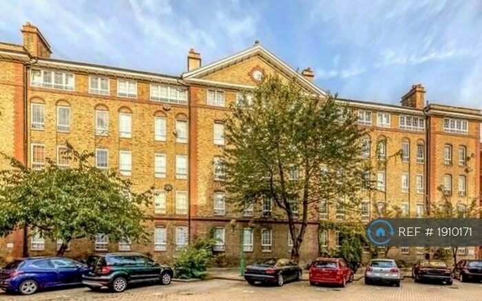 2 Bedroom Flat To Rent In Sandwich House, London, SE16