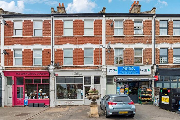 2 Bedroom Flat For Sale In Chiswick Lane, London, W4