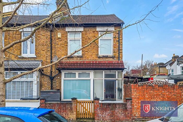 2 Bedroom End Terrace House For Sale In Westoe Road, London, N9