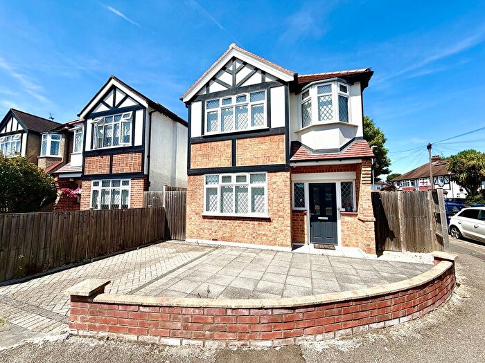 3 Bedroom Detached House For Sale In Sherborne Road, Chessington, Surrey., KT9