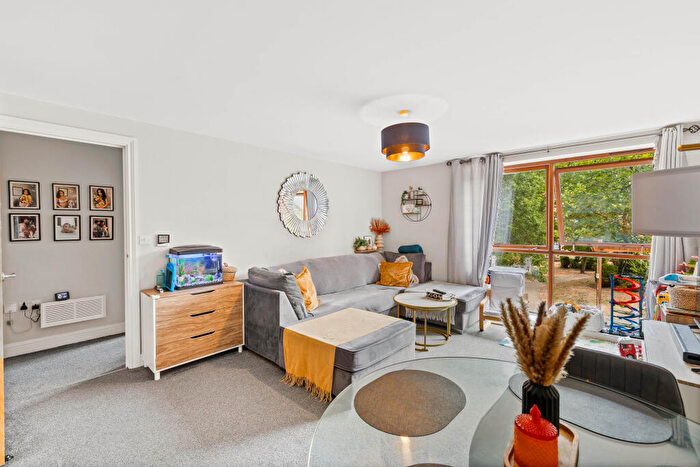 2 Bedroom Apartment For Sale In Ref: El - Nokes Court, Crawley, RH10