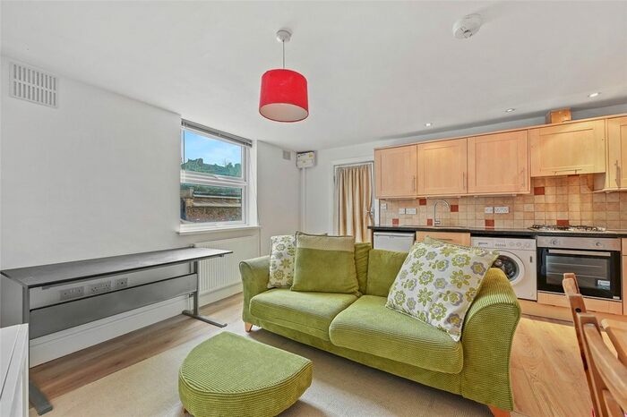 1 Bedroom Flat To Rent In Uxbridge Road, Shepherds Bush, London, W12