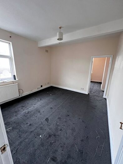 1 Bedroom Flat To Rent In Cambridge Street, Clifton, Rotherham, S65