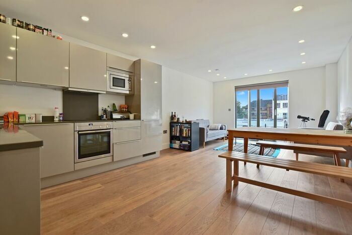 3 Bedroom Flat To Rent In Harrow Road, London, W10