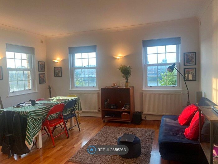 2 Bedroom Flat To Rent In Sophia Square, London, SE16