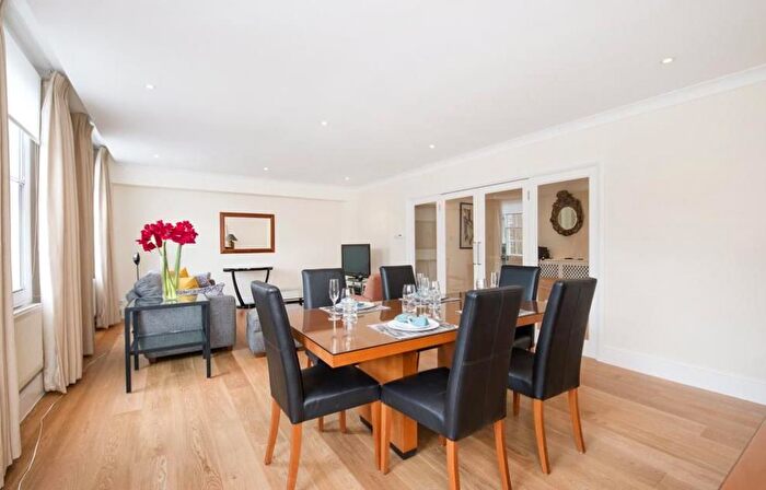 3 Bedroom Flat To Rent In Park Road, Marylebone, London, NW1