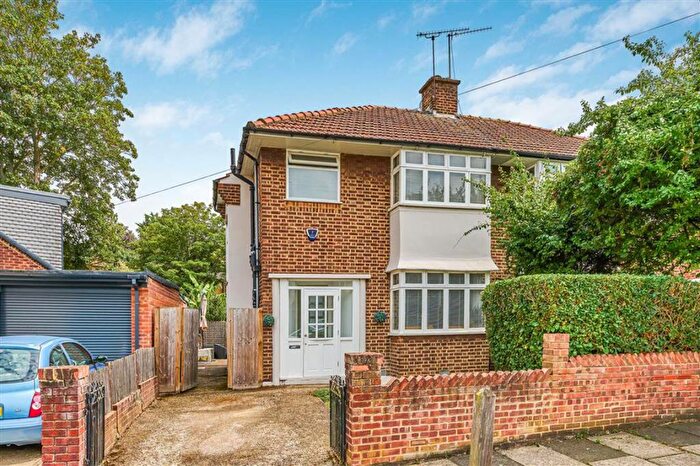 3 Bedroom Semi-Detached House For Sale In The Heights, Charlton, SE7