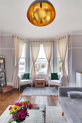 2 Bedroom Flat For Sale In Grove Hill Road, Tunbridge Wells, Kent, TN1