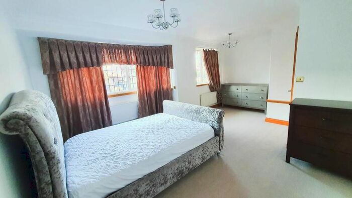 5 Bedroom Semi-Detached House To Rent In Harrowden Road, Bedford, MK42