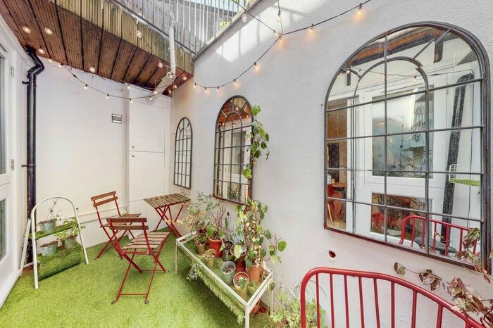 2 Bedroom Flat To Rent In Murray Street, Camden, NW1