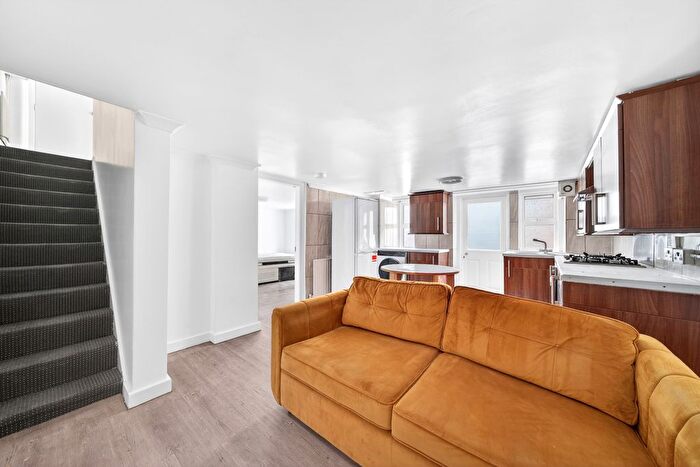 3 Bedroom Flat To Rent In Fordham Street, Whitechapel, London, E1