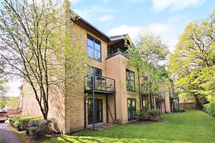 2 Bedroom Flat For Sale In Victoria Way, Woking, Surrey, GU21