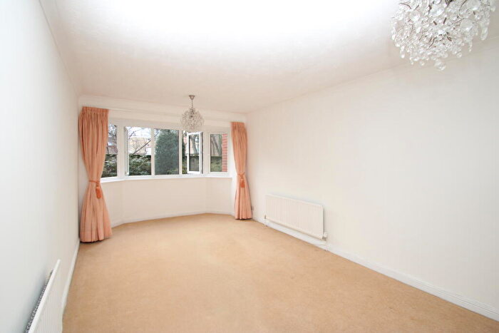 2 Bedroom Flat To Rent In Chartwell Close, Croydon, CR0