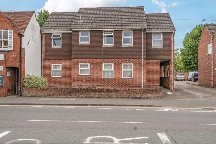 2 Bedroom Flat For Sale In Thatcham, Berkshire, RG18