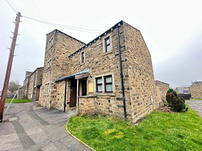 2 Bedroom End Of Terrace House To Rent In Water Street, Huddersfield, HD1
