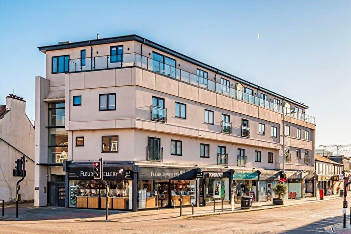 2 Bedroom Flat To Rent In Church Street, Surrey, KT12