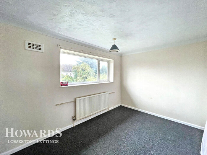 3 Bedroom Semi Detached House To Rent In Pinewood Avenue, Lowestoft, NR33