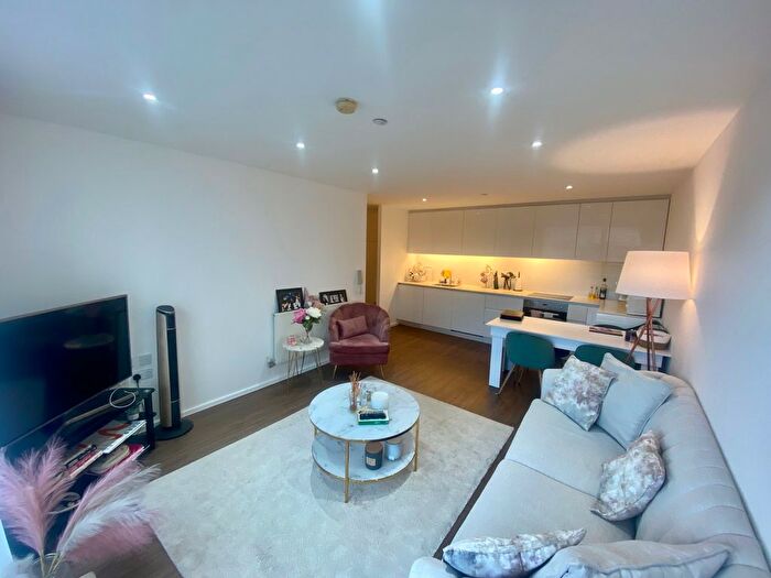 2 Bedroom Flat To Rent In Nottingham One Entrance B, Nottingham, NG1