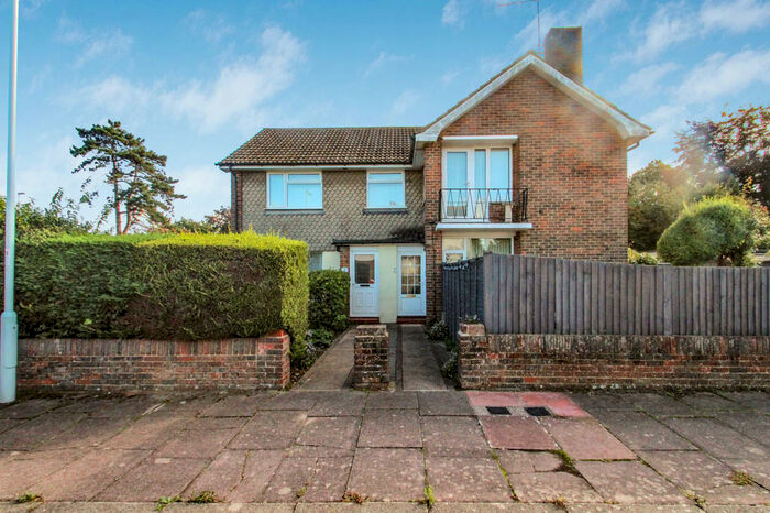 2 Bedroom Ground Flat To Rent In Burford Close, Worthing, BN14