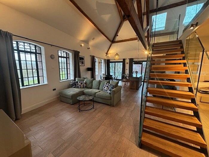 2 Bedroom Flat To Rent In Commercial Road, Exeter, EX2