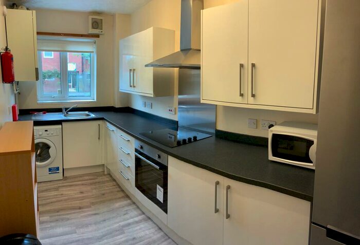 4 Bedroom Terraced House To Rent In Egerton Road, Manchester, M14