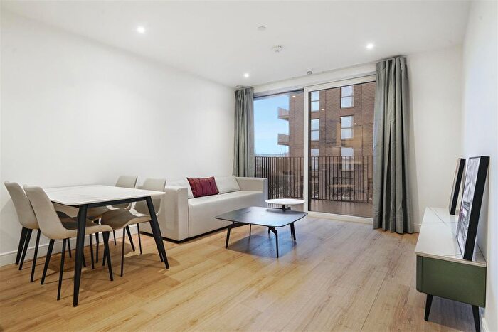 1 Bedroom Flat To Rent In Waterview House, Grand Union, HA0