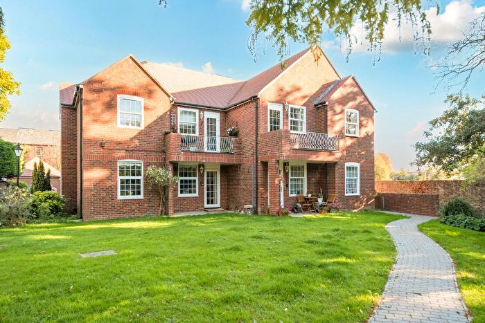 2 Bedroom Flat For Sale In Brockhampton Road, Havant, PO9
