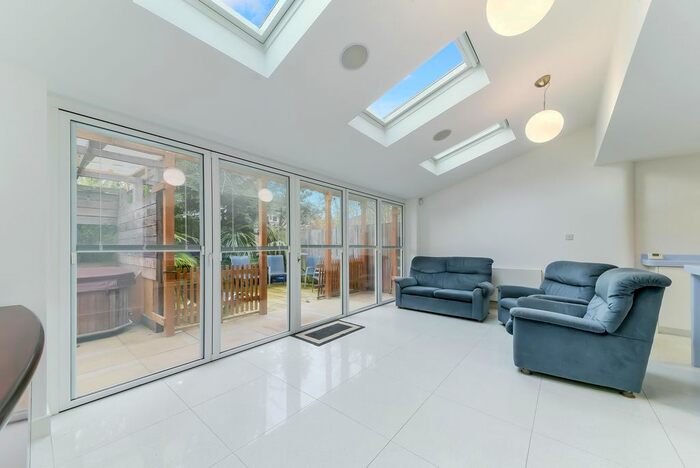 4 Bedroom Property To Rent In Stubbs Way, Colliers Wood, London, SW19