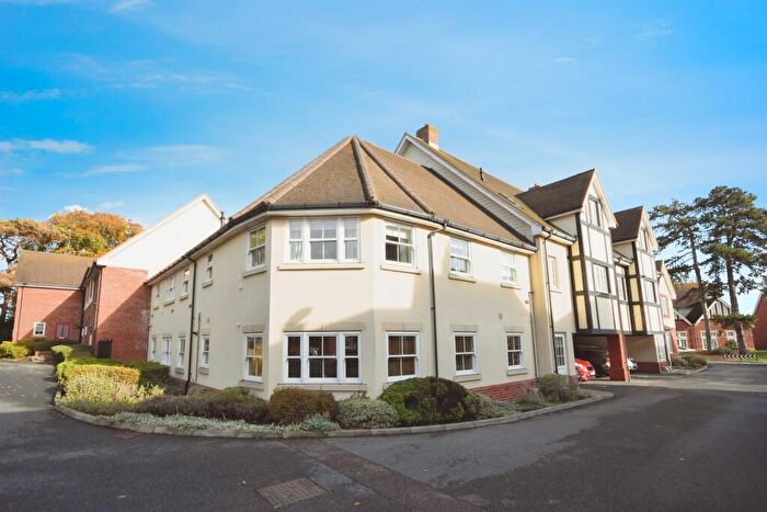 2 Bedroom Apartment For Sale In Dame Mary Walk, Halstead, CO9