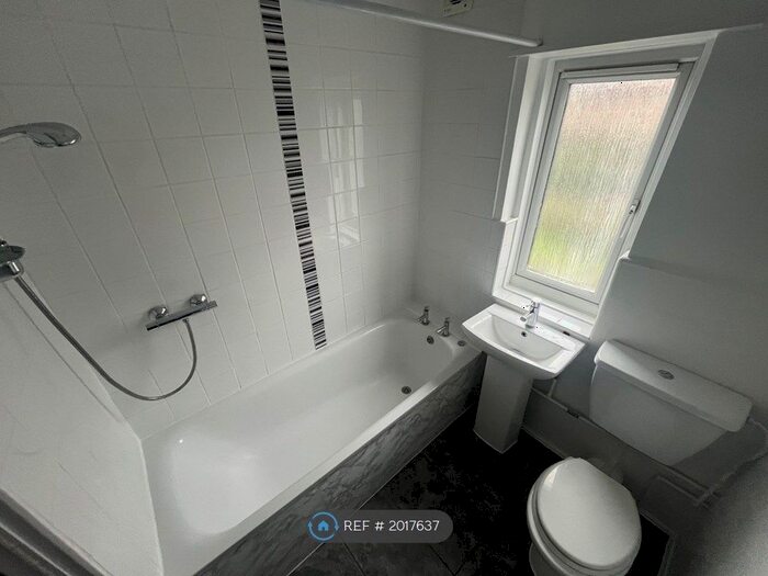 2 Bedroom Flat To Rent In Briaris Close, London, N17