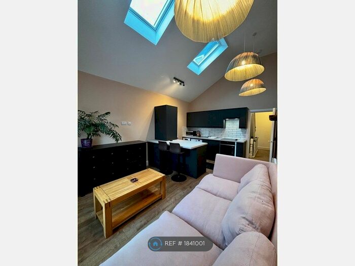 2 Bedroom Flat To Rent In Brundretts Road, Manchester, M21