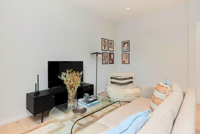 2 Bedroom Apartment For Sale In The Royal Majestic Apartments - Brondesbury, NW2