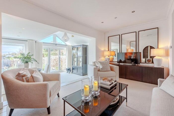 3 Bedroom Semi-Detached House For Sale In Hadleigh Road, Leigh-On-Sea, SS9