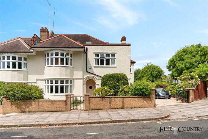 6 Bedroom Semi-detached House For Sale In Minster Road, London, NW2