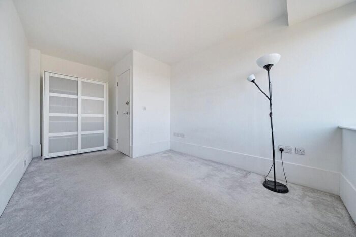 2 Bedroom Flat To Rent In Aragon Tower George Beard Road, London, SE8