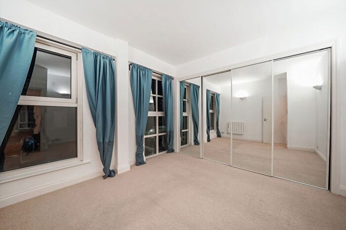 2 Bedroom Flat To Rent In Quay View Apartments, Canary Wharf, E14