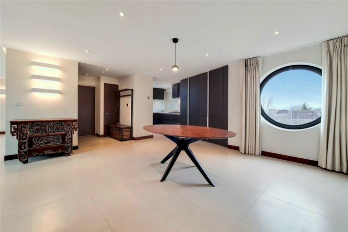 3 Bedroom Flat To Rent In St. Regis Heights, Firecrest Drive, NW3